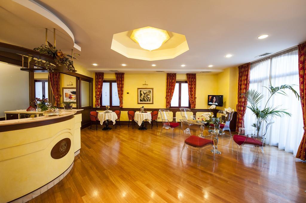 Hotel Regent - In Pieno Centro San Benedetto del Tronto Exterior photo