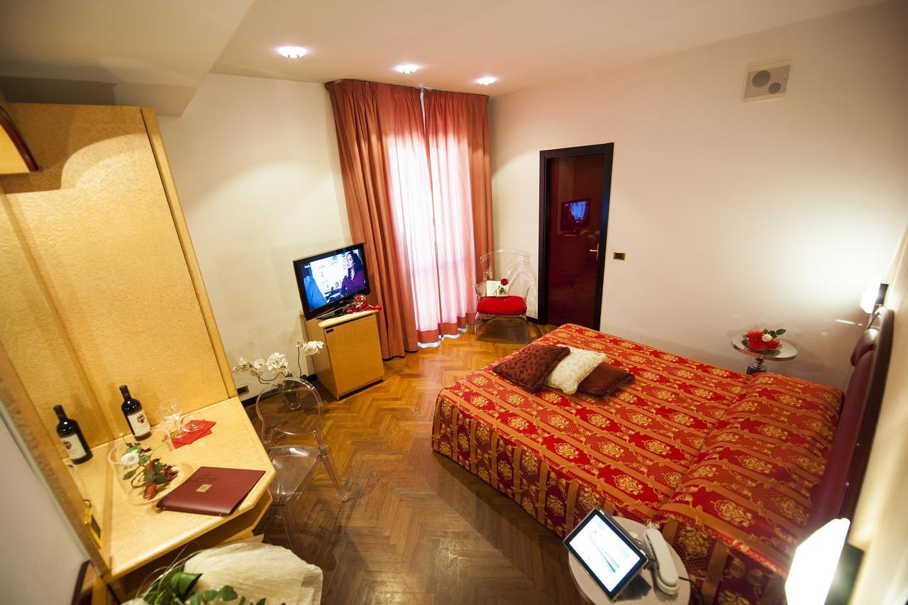 Hotel Regent - In Pieno Centro San Benedetto del Tronto Exterior photo